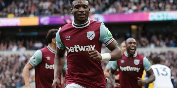 西汉姆联边锋库杜斯将加盟托特纳姆热刺
        
    西汉姆联边锋库杜斯将加盟托特纳姆热刺