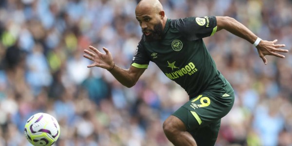 卡洛斯·巴莱巴转会风波：曼联1亿英镑豪赌是否值得？