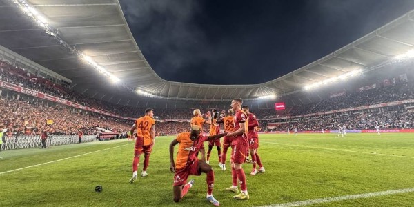 爆！奥斯梅恩转会截止日曝光！曼联“变心”锁定新猎物，沙特金元足球再掀波澜？