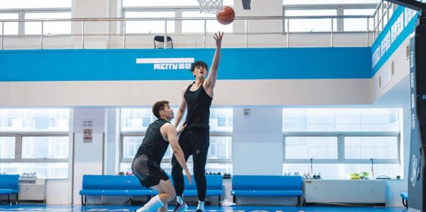 曾凡博二次闯美前景如何？合同转正有难度也有利好