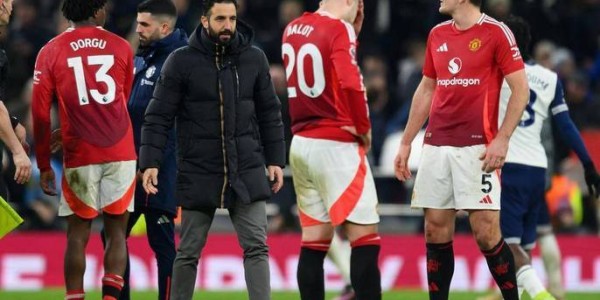 2-0爆冷搅局！曼联18负耻辱收官，切尔西1亿锋霸未现身却凭1球锁欧冠？