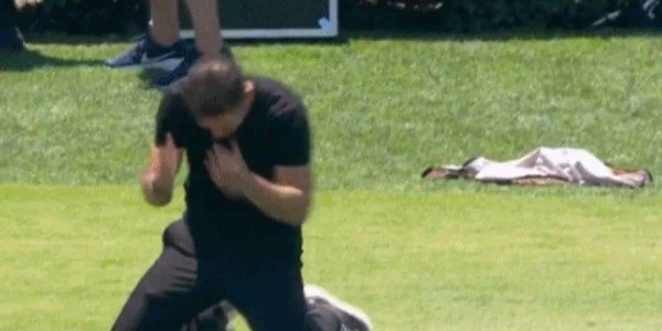 8万人面前55岁匪帅跪地呐喊，0-4耻辱 1射正生涯最惨失利