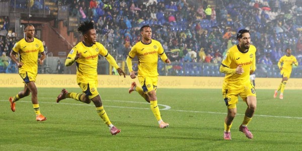 3-1，38岁法布雷加斯发威：率队8场不败，反超国米，逼近意甲前三