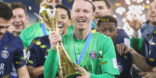 巴黎圣日耳曼首夺洲际杯，六冠王荣耀加身